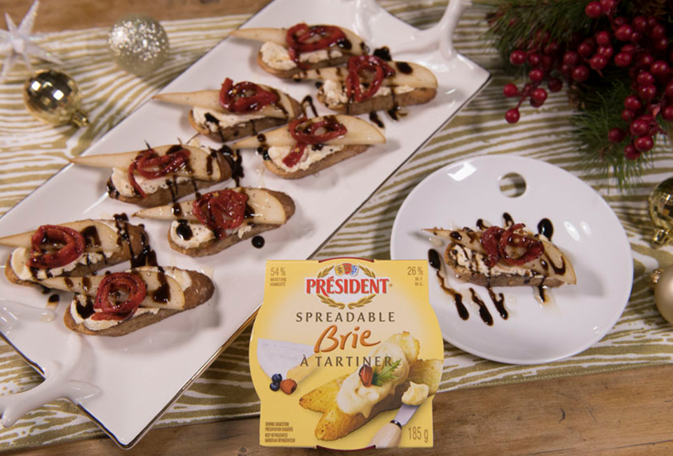 Crostini with Brie, Roasted Red Peppers, and Pear